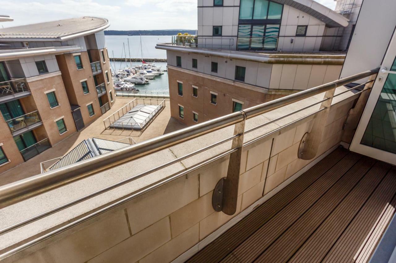 Crow'S Nest Villa Poole Exterior photo